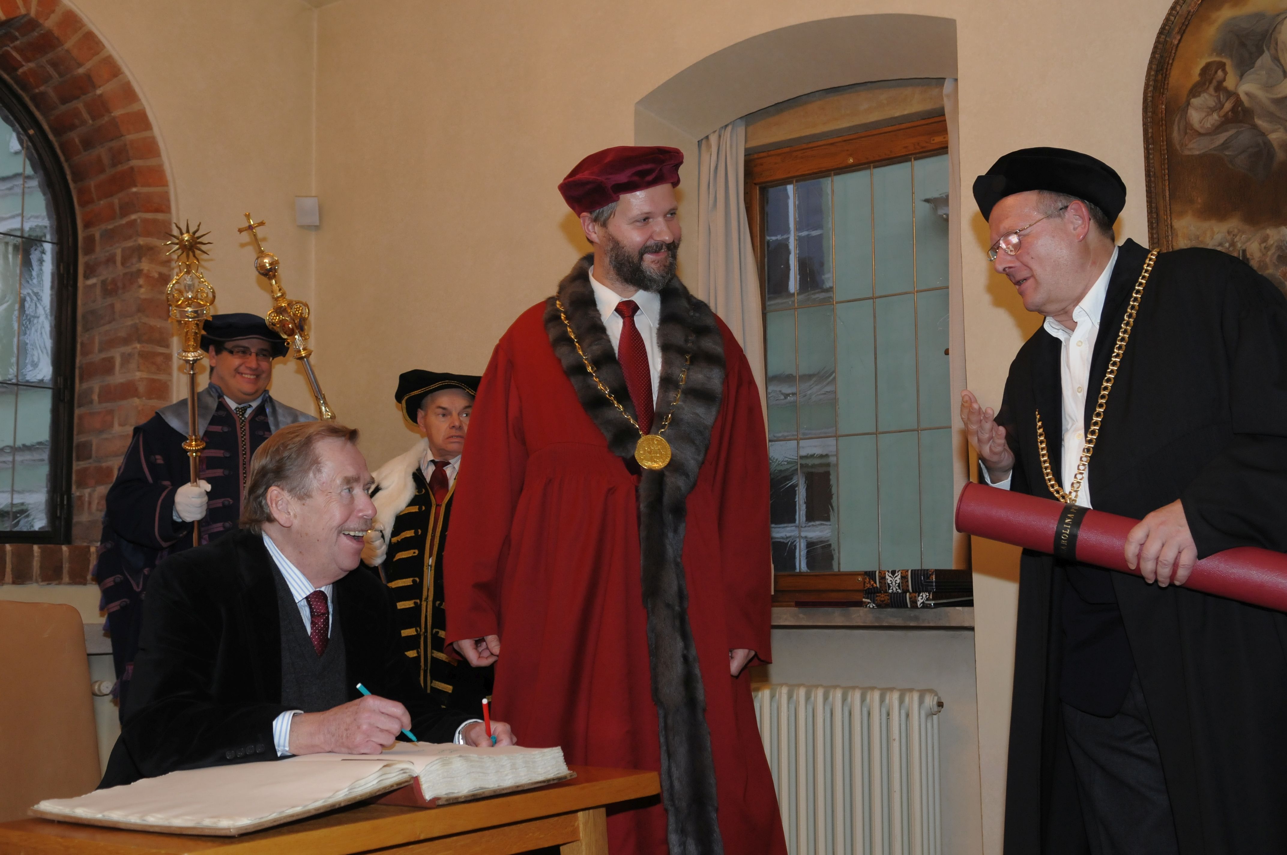 5 Hampl Adam Michnik cestny doktorat