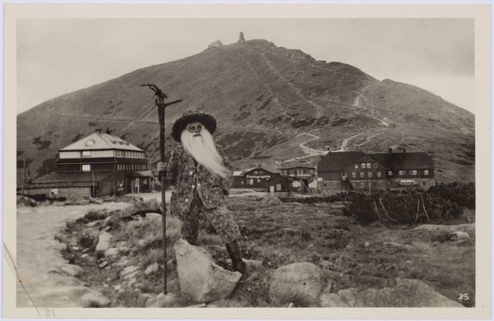 1935