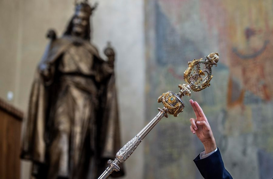 Žezlo lékařských fakult opět září, promoce nejsou ohroženy