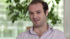 Duchem a vzděláním matematik se propracoval k výzkumu umělé inteligence