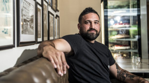 Agha: Velká vyprávění se k právu tradičně váží