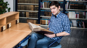 Petr Plecháč - analýzou Shakespeara k propagaci versologie