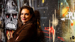 Markéta Kocmanová zkoumá, jak se z lidí dělají zbraně