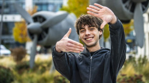 Oslabení důvěry v tradiční média a vědu posiluje konspirace