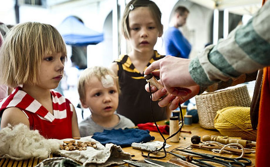 A Medieval Workshop for Children in Karolinum