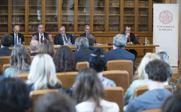 Představitelé italské justice přednášeli o boji s terorismem a mafií i o uprchlících