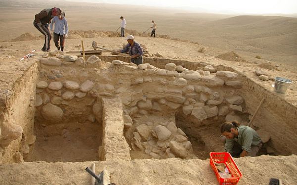 The first season of archeological research in Uzbekistan has revealed a mysterious chamber