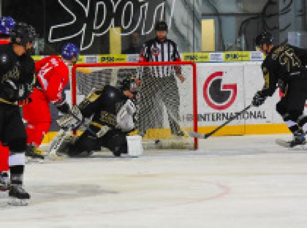 Hokejisté UK převálcovali tým Masarykovy univerzity 8:3. Na brněnském ledě se jim dařilo