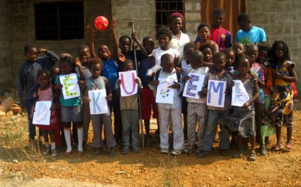 Běloši prý přinášejí štěstí, proto na nás v Zambii pořád sahali, vzpomínají studentky