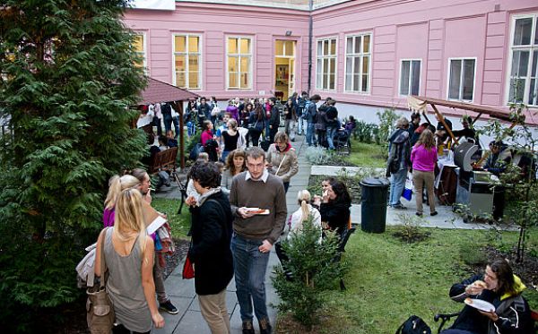 Studenti Pedagogické fakulty na jeden den obsadili dvorky