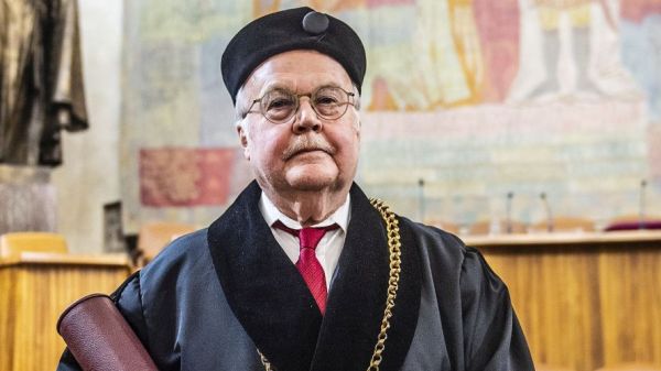 Hemminki awarded honorary degree for cancer research